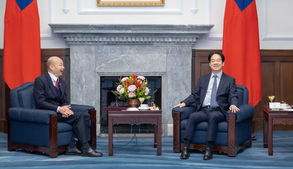 ▲賴清德邀請韓國瑜所率領的慶賀團到總統府喝咖啡，並進行閉門會議，據悉會議中氣氛非常融洽。（圖／總統府提供）