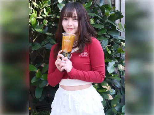 身為手搖常客的詩雅一喝到百香雙響炮更是直呼:「百香雙響炮一直是我的愛!台灣神級凍齡手搖飲代表!」(圖/品牌提供) ▲身為手搖常客的詩雅一喝到百香雙響炮更是直呼:「百香雙響炮一直是我的愛!台灣神級凍齡手搖飲代表!」(圖/品牌提供)