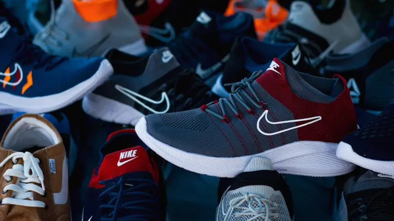 ▲球鞋界又出現大驚奇，2024最受歡迎鞋款榜單前十名甚至見不到Nike，完整名單曝光也掀起關注。（示意圖／翻攝Pexels）