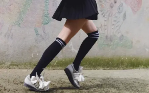 adidas與中國藝術家Caroline Hu合作的adidas Samba鞋款,採用大量少女系元素。(圖/翻攝IG@carolineqiqi) ▲adidas與中國藝術家Caroline Hu合作的adidas Samba鞋款,採用大量少女系元素。(圖/翻攝IG@carolineqiqi)