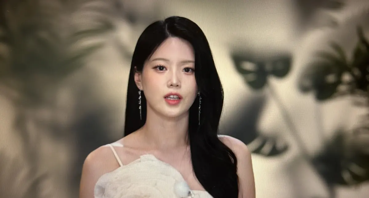 ▲《單身及地獄4》女嘉賓金我璘在第一回合中獨自前往男生的地獄島，不過一到晚上，失去陽光的濾鏡，模樣和白天差很大，但金我璘仍有謎之自信，讓主持人欽佩。（圖／翻攝自Netflix）