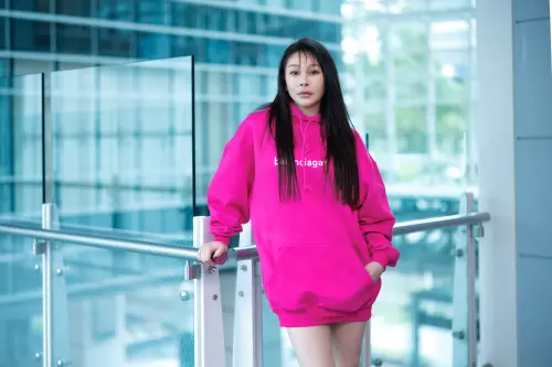 ▲温嵐宣告正式加盟華納音樂　分享新作品、近況與2025年全新計畫。（圖／華納音樂提供）