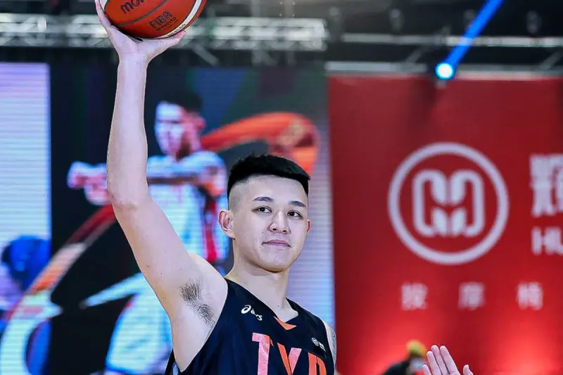 ▲桃園璞園領航猿一哥盧峻翔今（16）日在桃園巨蛋和高雄鋼鐵一站寫下生涯里程碑，開賽他拿下2分後，生涯得分來到1751分，超越「士官長」楊敬敏，獨居P.LEAGUE+歷史得分王。（圖／領航猿提供）