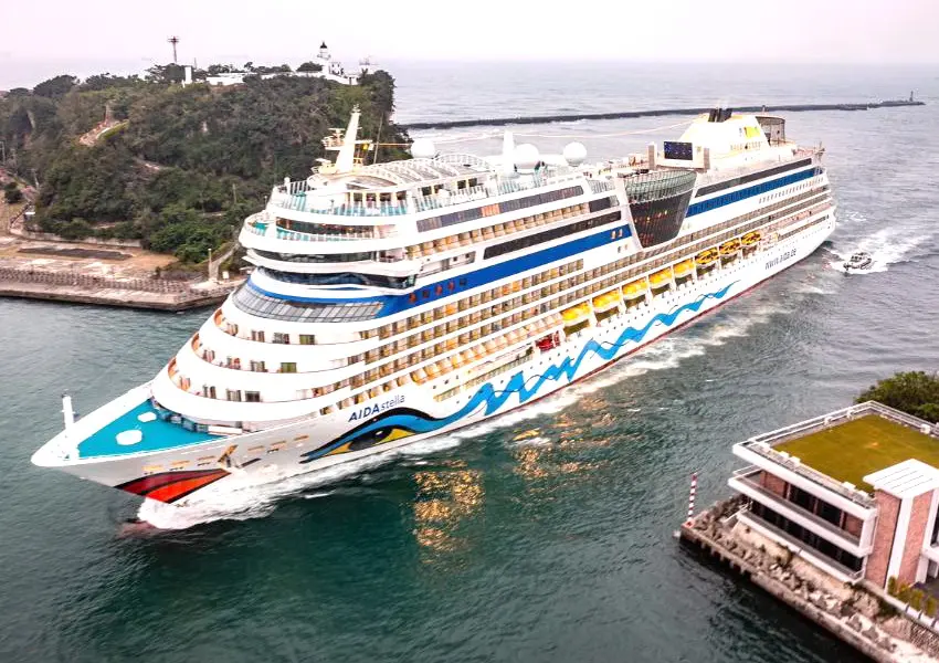 ▲嘉年華集團義大利籍愛達史黛拉號郵輪首航高雄港，為高雄港開出新春第一炮。(圖／高雄港務分公司提供)
