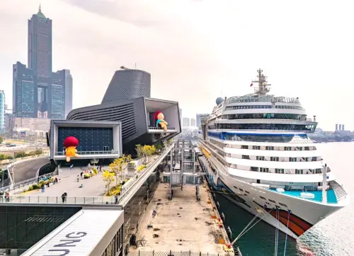 ▲義大利籍愛達史黛拉號郵輪首航高雄港，泊靠高雄港旅運中心，為高雄港開出新春第一炮。(圖／高雄港務分公司提供)