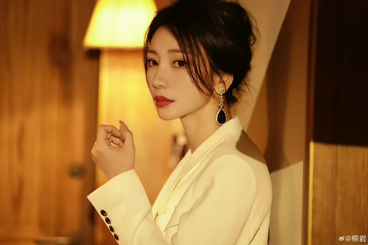 ▲44歲中國女星柳岩遭爆當小三，還耍手段逼正宮離婚。（圖／翻攝自柳岩微博）