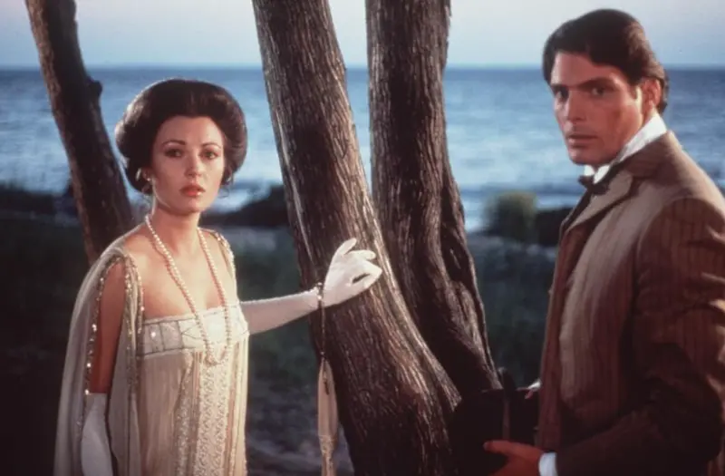 ▲珍西摩爾（左）與克里斯多夫李維主演的《似曾相識》、是台灣觀眾耳熟能詳的經典浪漫電影，導演吉諾特舒華克85歲去世，珍西摩爾在悼念文中表示這部片永遠改變她的一生。（圖／摘自IMDb）