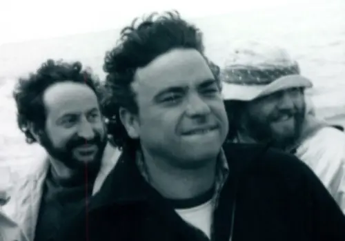 ▲吉諾特舒華克（中）執導《大白鯊》第2集《神出鬼沒》，雖然成績不及上一集，全球各地票房仍不錯。（圖／摘自IG）