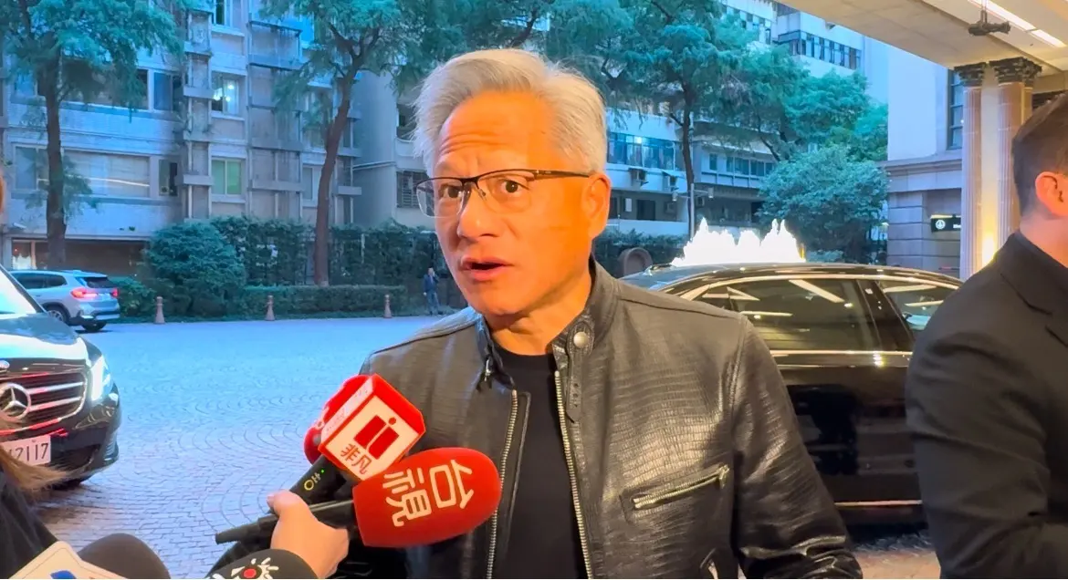 ▲黃仁勳表示，自己感謝台積電員工對輝達大量產能的龐大協助，更提到自己對於中午的雞湯及蒼蠅頭流連忘返。（圖／NOWnews資料照）