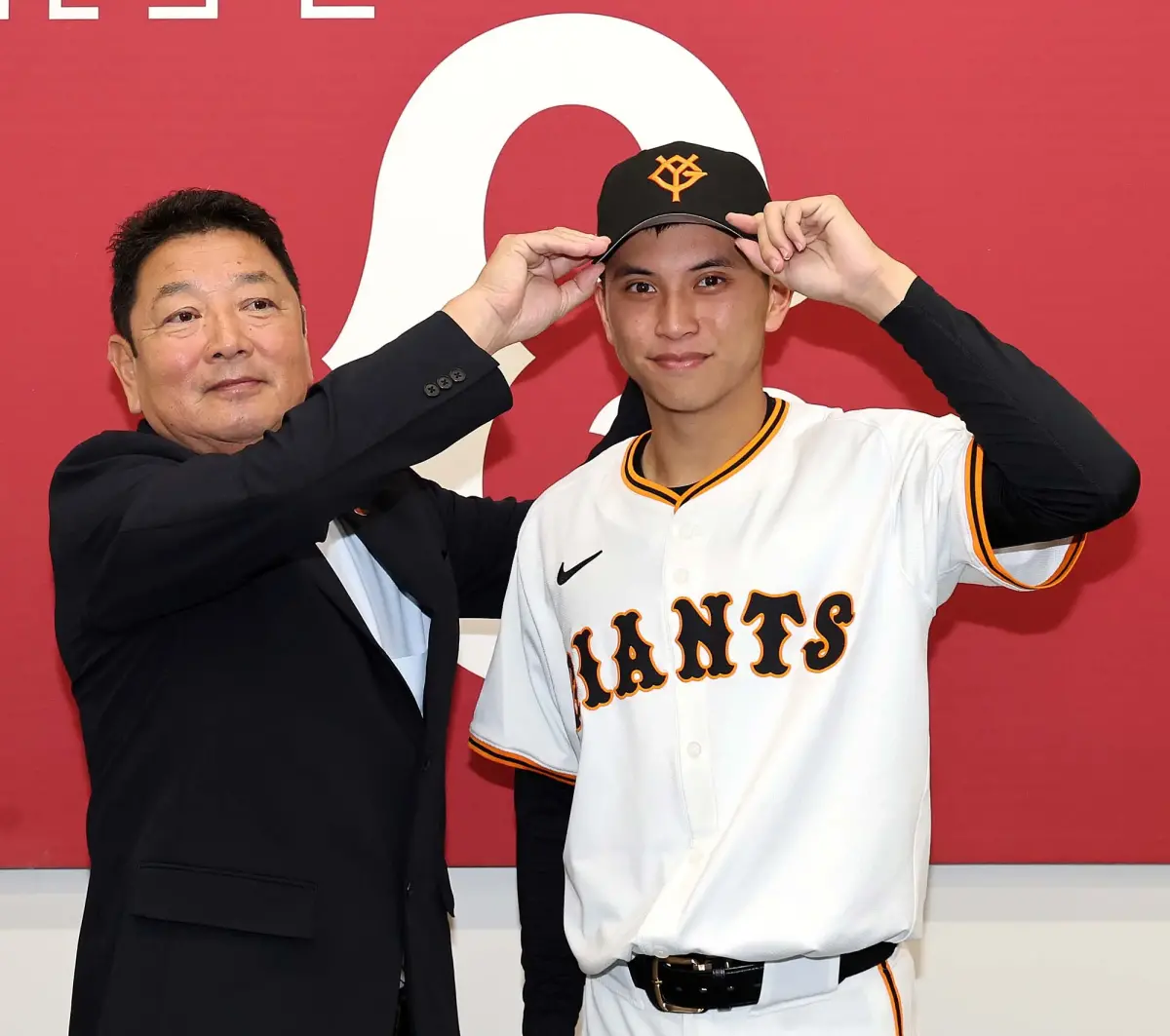▲東京讀賣巨人隊黃錦豪（右）春訓將從3軍出發。（圖／翻攝自東京讀賣巨人官網）