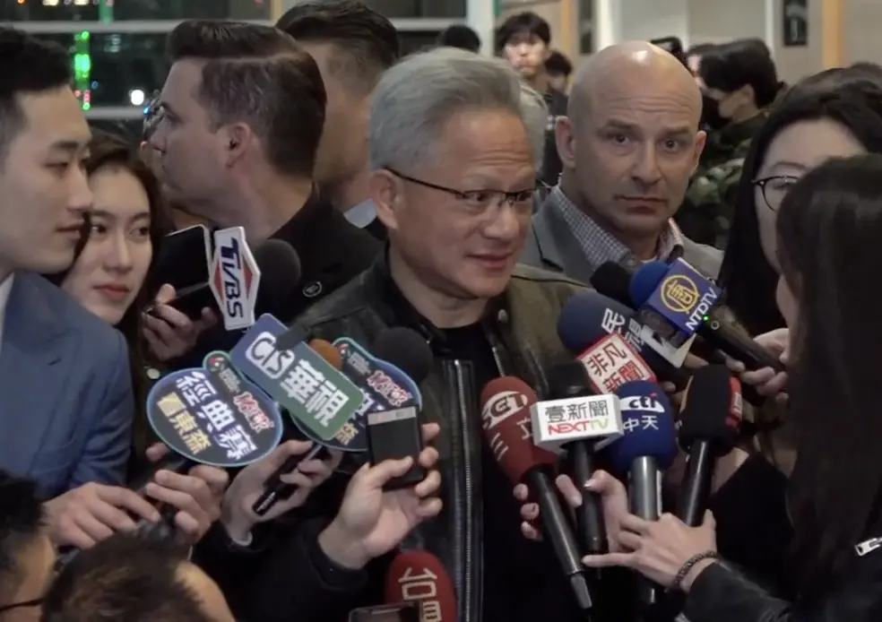 ▲輝達執行長黃仁勳今（17）日出席參加輝達台灣分公司尾牙。（圖／記者嚴俊強攝影）