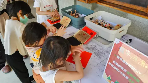 ▲逍遙園春聯DIY體驗。(圖/高市府文化局提供) ▲逍遙園春聯DIY體驗。(圖/高市府文化局提供)