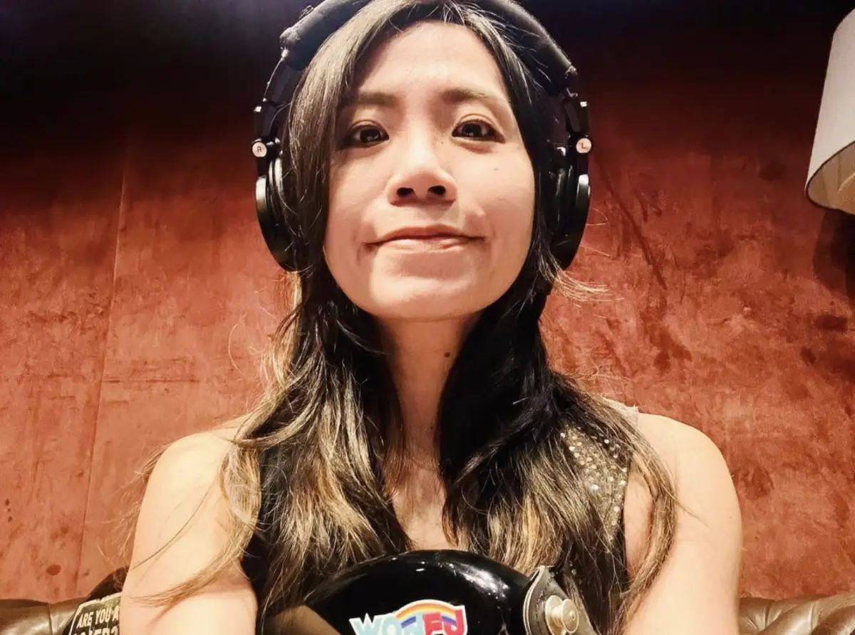 ▲旺福樂團的貝斯手「推機」謝謹如，是才剛去世的華航董事長謝世謙的女兒，她在社群上的悼念文得到不少華航員工的回應，表達對謝世謙的懷念，讓她感動到再度發文，稱自己「邊看邊流眼淚」。（圖／摘自IG）