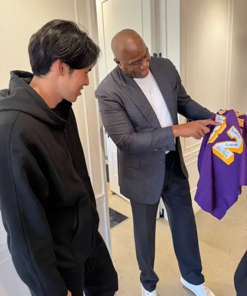 ▲「歡迎來到洛杉磯和世界冠軍洛杉磯道奇隊佐佐木朗希！對於道奇隊球迷來說，今天是一個大日子！ 」魔術強森在社群網站上的發文如此寫道。（圖／取自魔術強森X）