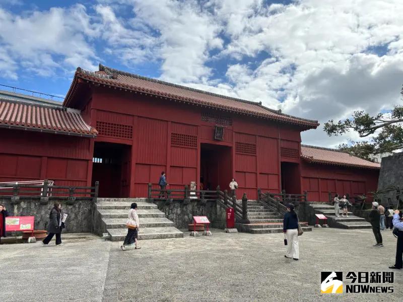 ▲沖繩首里城奉神門目前已修復完畢,正殿復原工作仍在進行中。(圖/記者顏得智攝)