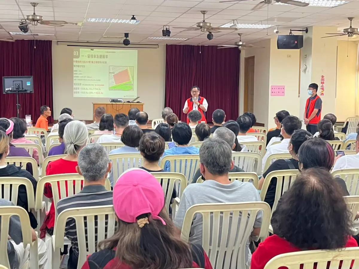 ▲高市府都發局都更科長施旭原表示，參與輔導說明會僅須簽署「住戶意願名冊」，不會要求住戶提供身分證明文件或任何授權書等敏感資料。（圖／高市府都發局提供）