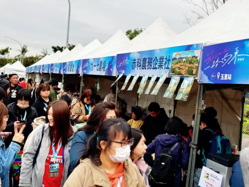 ▲五月天「一路向東」玉里站「一路有禮園遊會」。（圖／相信音樂臉書）