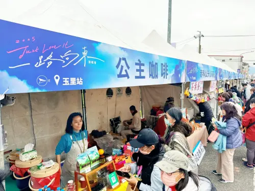 ▲五月天「一路向東」玉里站「一路有禮園遊會」。（圖／相信音樂臉書）