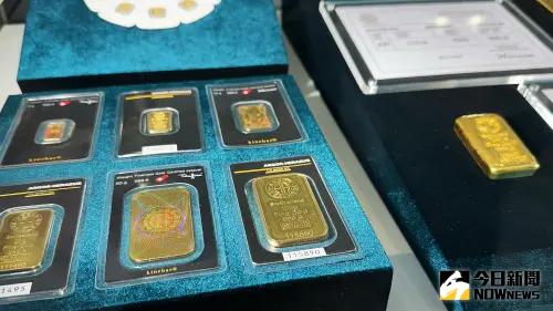 ▲專賣國際黃金條塊「聖永金業」進駐高雄,販售齊全的LBMA認證的瑞士條塊,滿足各式客戶需求。(圖/記者陳美嘉攝,2025.01.18) ▲專賣國際黃金條塊「聖永金業」進駐高雄,販售齊全的LBMA認證的瑞士條塊,滿足各式客戶需求。(圖/記者陳美嘉攝,2025.01.18)