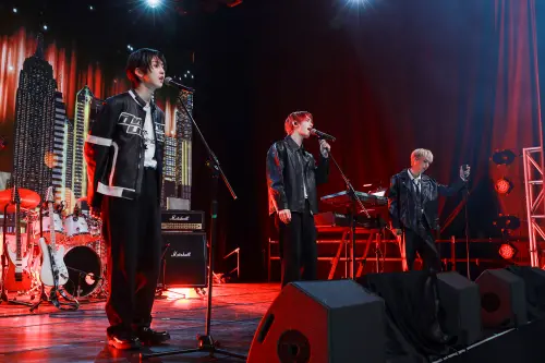 ▲▼M.O.N.T第一次以樂團的形式表演。(圖/ONINN ASIA) ▲▼M.O.N.T第一次以樂團的形式表演。(圖/ONINN ASIA)