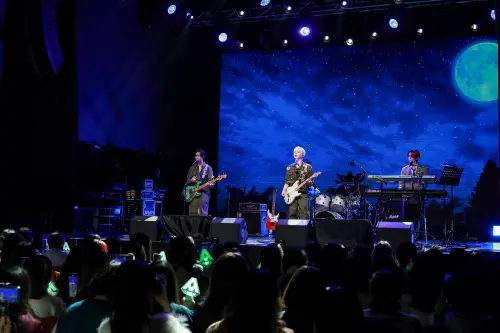 ▲▼M.O.N.T第一次以樂團的形式表演。(圖/ONINN ASIA) ▲▼M.O.N.T第一次以樂團的形式表演。(圖/ONINN ASIA)