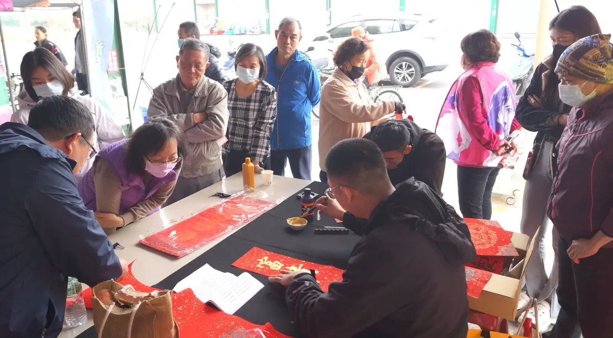 ▲台灣中油公司石化事業部舉辦迎新贈春聯活動。(圖／中油石化事業部提供)