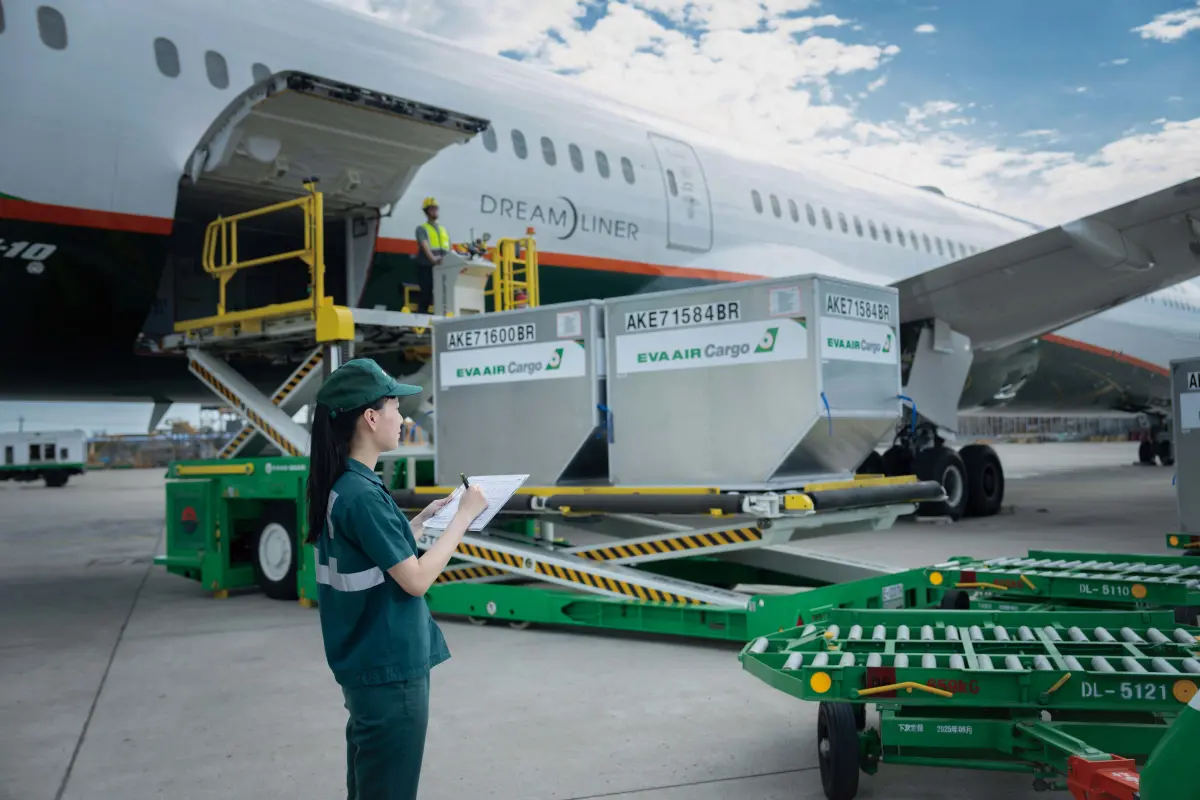 ▲長榮航空獲得國際航空運輸協會（IATA）頒發的CEIV鋰電池認證，成為台灣首家獲得客、貨運雙認證的航空公司。（圖／長榮航空提供）