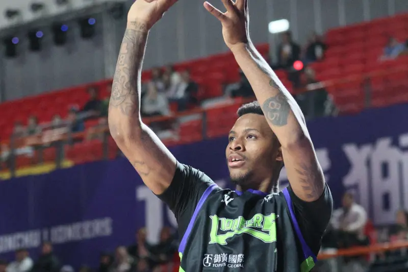 ▲攻城獅今年球季一路被打趴，5勝13敗戰績七隊墊底。靠著201公分前鋒努利帶來超級洋將能量，最近三戰2勝1敗，球隊氣勢和情勢止跌回升。（圖／TPBL提供）