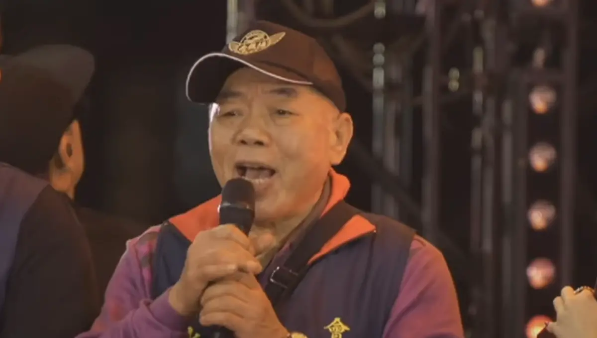 ▲過年逛夜市隱藏美食一次看！《NOWnews今日新聞》整理出3樣沒有出現在《夜市王》的「道地隱藏美食」，包括了南機場夜市的「協力香雞排、台灣の味鹽酥雞」，根本扛壩子等級，還有台中人求喊別公開的「豐原廟東川代菱角酥」，快一起來看看吧！（圖／翻攝自夜市王YouTube）