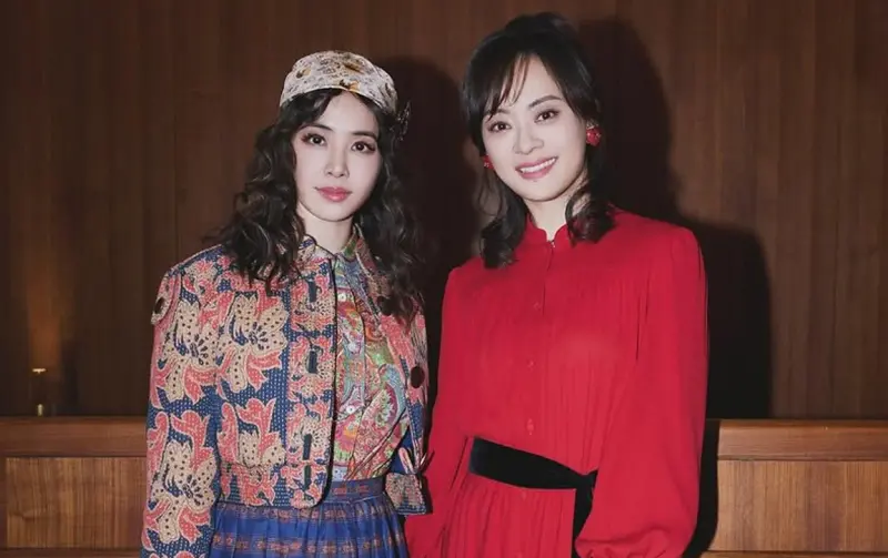 ▲蔡依林（左）、孫儷（右）是音樂界、戲劇界天后，兩人驚喜同框跟粉絲拜年，讓眾人嗨翻。愛看《甄嬛傳》的粉絲也開玩笑留言「天后跟熹貴妃私通」。（圖／蔡依林IG）