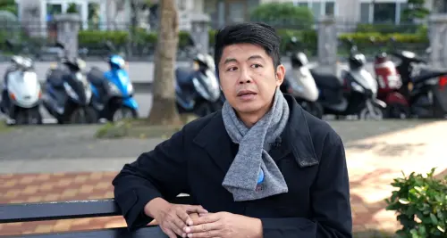 前香港議員陳嘉朗坦言,歷經過2019年反送中運動後,他從香港來台灣找工作不容易,沒有合法居留權,雇主可能因此不聘用,因此他經歷長達近1年的找工作的「徬徨期」。(圖/記者王郁勳攝) ▲前香港議員陳嘉朗坦言,歷經過2019年反送中運動後,他從香港來台灣找工作不容易,沒有合法居留權,雇主可能因此不聘用,因此他經歷長達近1年的找工作的「徬徨期」。(圖/記者王郁勳攝)