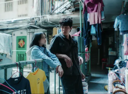 ▲柯震東（右）在《我未許願先吹蠟燭》造型和過去大不相同，整個人比以前大了一號。（圖／力揚電影提供）