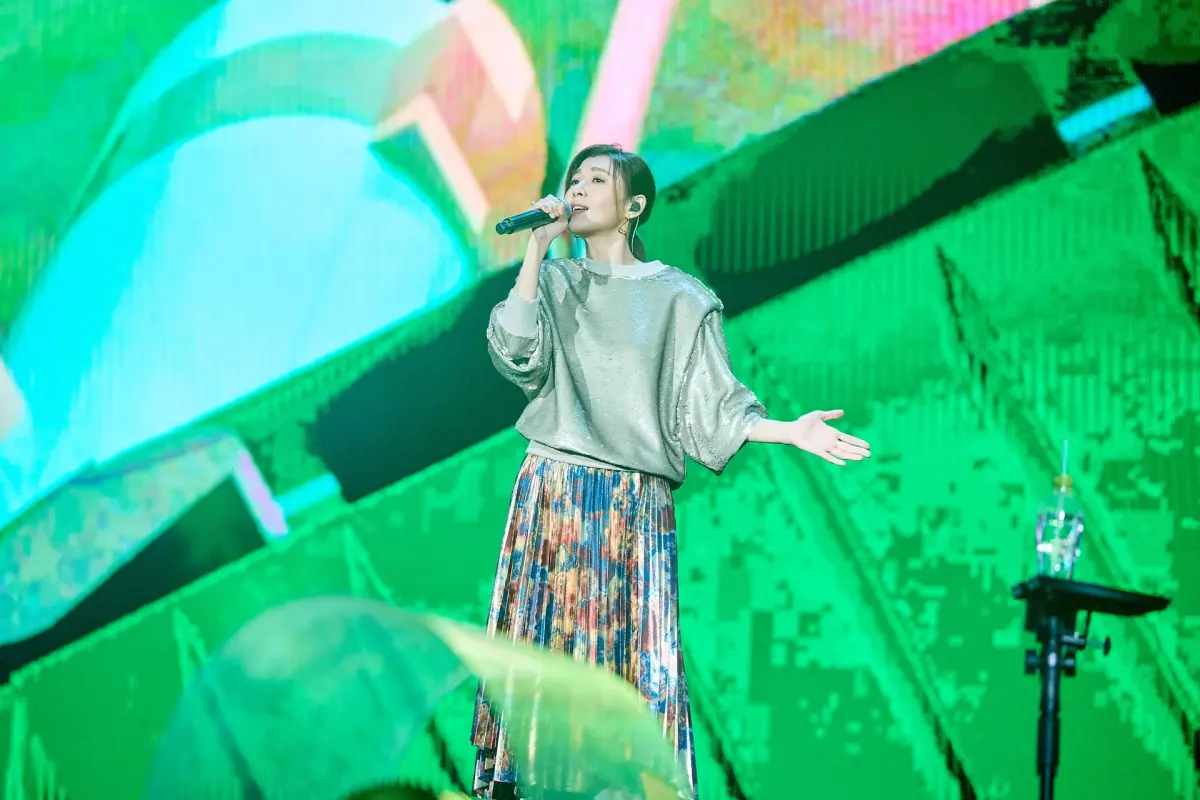 ▲「Just Love It！一路向東」18日到了花蓮東大門，由玉女歌手蘇慧倫（如圖）開場美翻全場，壓軸Energy則和阿信對尬大跳16蹲，Toro還一度強吻阿信臉頰。（圖／相信音樂提供）