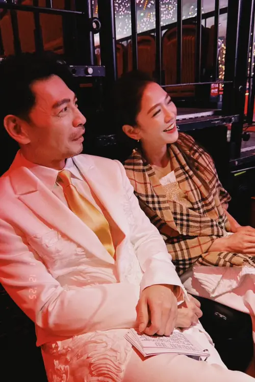 ▲楊千霈（右）及阿Ken（左）合作主持尾牙。（圖／翻攝自楊千霈臉書）