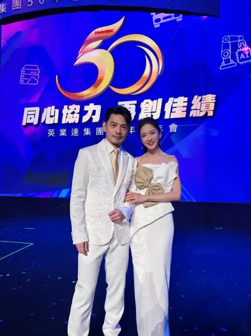 ▲楊千霈（右）及阿Ken（左）合作主持尾牙。（圖／翻攝自楊千霈臉書）