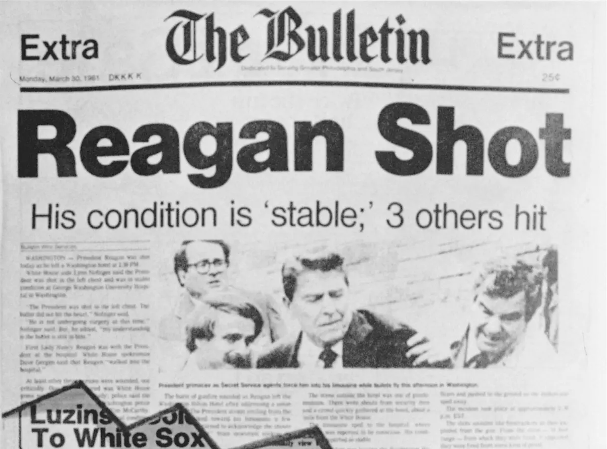 ▲美國第40任總統雷根，雖然也曾遭遇致命的槍擊暗殺，但最終逃過一劫。圖為當時的報章頭版。（圖／美聯社／達志影像）
