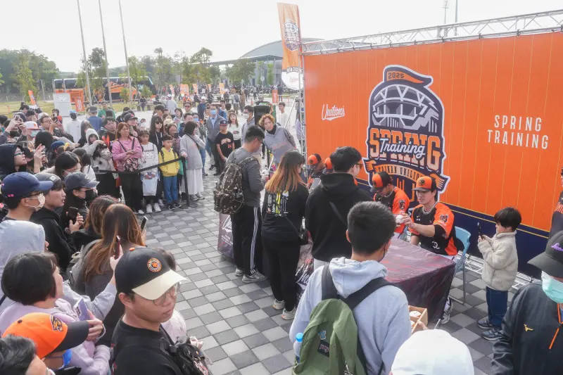 ▲統一獅春訓開放球迷參觀，4天湧入超過6000名球迷入場。（圖／統一獅提供）