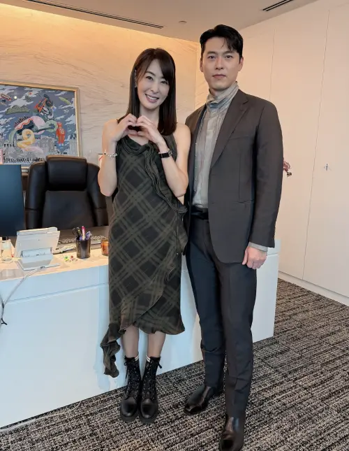 ▲賈永婕見到玄彬忍不住嬌羞，還直些對他告白「我愛你」，玄彬似乎是被她的熱情嚇一跳，難得露齒大笑。（圖／翻攝自賈永婕Threads、臉書）