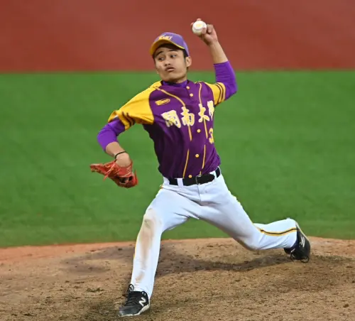 開南大學簡煜恩在UBL季軍賽第9局登板投球,成功替球隊守成。(圖/大專體總提供) ▲開南大學簡煜恩在UBL季軍賽第9局登板投球,成功替球隊守成。(圖/大專體總提供)