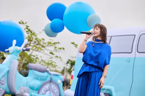 ▲丁噹獻唱多首噹式情歌，每個人心連在一起才是最溫暖的！（圖／相信音樂提供）