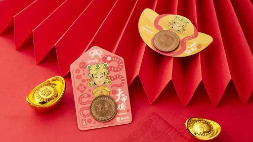 ▲全家1月28日除夕至2月1日初四連續5天，指定消費滿199元送開運小物，有大甲鎮瀾宮開運磁鐵錢母2款。（圖／業者提供）