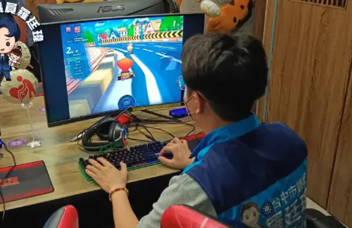 ▲羅廷瑋在當議員時,就曾安排「老玩咖-跑跑卡丁車」電競課程體驗。(圖/翻攝自羅廷瑋臉書) ▲羅廷瑋在當議員時,就曾安排「老玩咖-跑跑卡丁車」電競課程體驗。(圖/翻攝自羅廷瑋臉書)