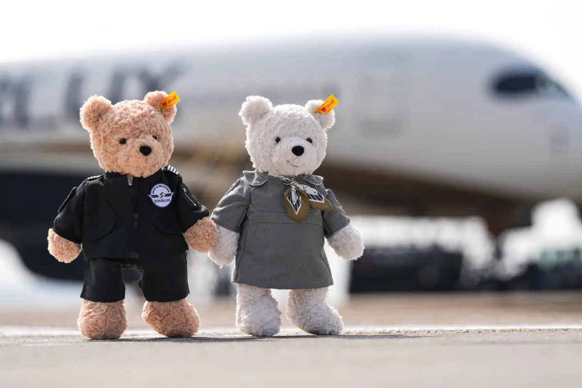 ▲星宇航空推出全新品項德國Steiff機師熊和空服熊。（圖／星宇航空提供）