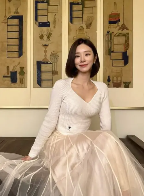 李主儐近年憑藉韓劇《紙房子:韓國篇》、《淚之女王》等作品闖出知名度,成為人氣女演員。(圖/李主儐IG) ▲李主儐近年憑藉韓劇《紙房子:韓國篇》、《淚之女王》等作品闖出知名度,成為人氣女演員。(圖/李主儐IG)