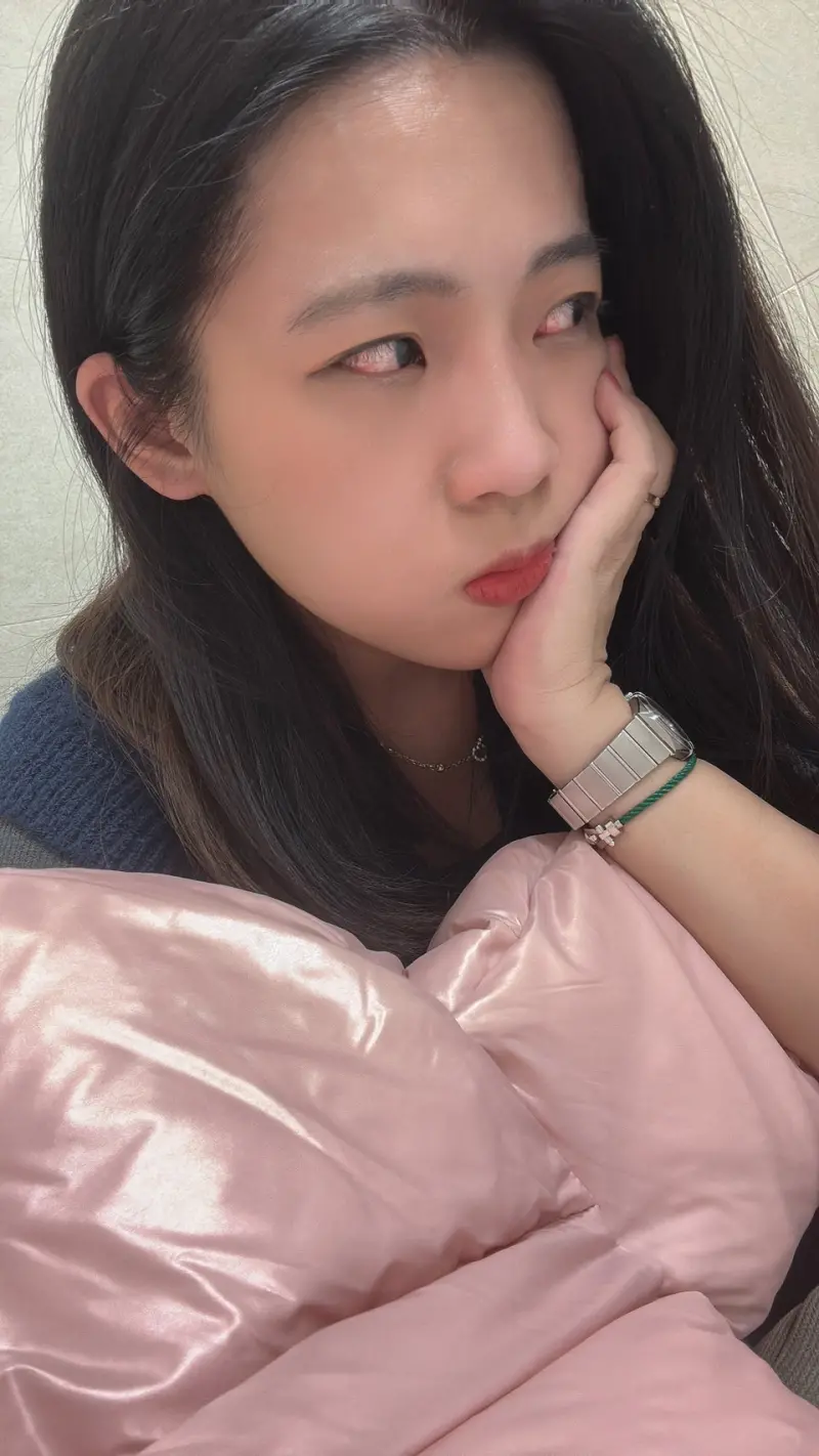 ▲徐巧芯也曝光自己喝太多在廁所在等司機救援的照片。（圖／徐巧芯提供）