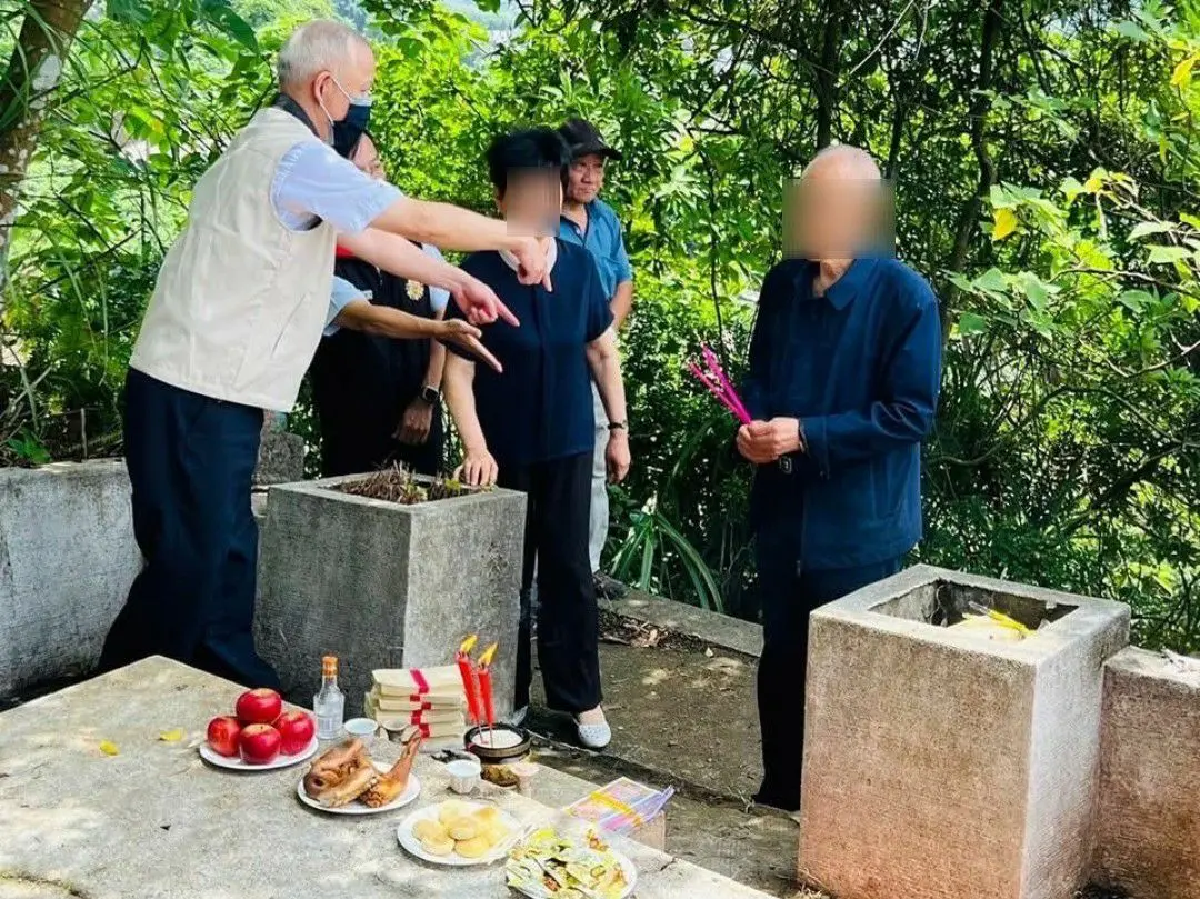 ▲海基會跨部會協助，讓76歲退休教師劉老先生，能來台祭拜父親，了卻心願。（圖／海基會提供）