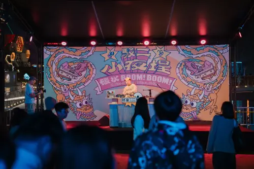 ▲「駁二藝術特區」在2024年2月吸引285萬4,632人次到訪,當時舉辦的「駁二小夜埕 」相當吸引人。(圖/翻攝駁二藝術特區臉書) ▲「駁二藝術特區」在2024年2月吸引285萬4,632人次到訪,當時舉辦的「駁二小夜埕 」相當吸引人。(圖/翻攝駁二藝術特區臉書)