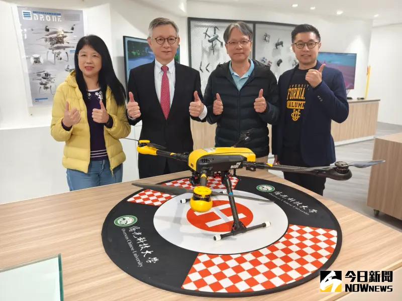 ▲僑光科大迎上AI浪潮，重金打造AI數位行銷中心，其中包括無人機展示室。（圖／記者金武鳳攝，2025.1.20)