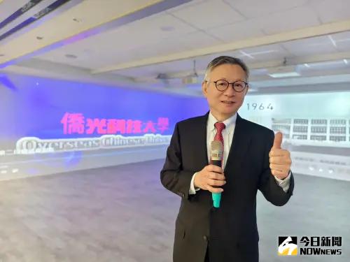 僑光科大迎上AI浪潮 打造AI數位行銷中心探索創新無限可能 ▲僑光科大校長余致力於4年多前接任後,積極帶領學校轉型跟上AI浪潮。(圖/記者金武鳳攝,2025.1.20)