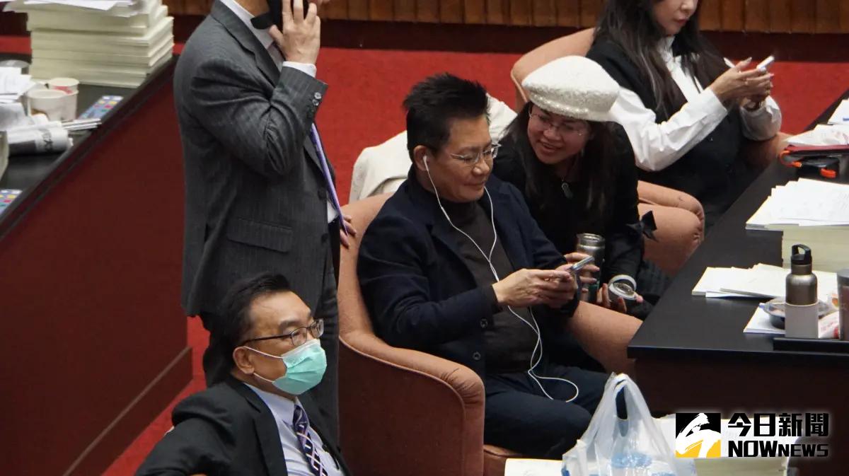 ▲立院夜審預算，民眾黨立委吳春城與民進黨立委爆發衝突。（圖／記者呂炯昌攝，2025.01.20）